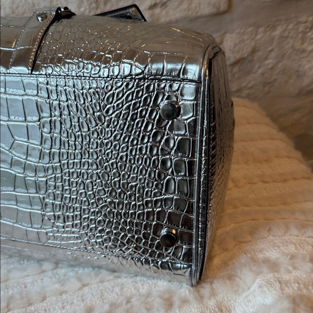 Micheal Kors- Bedford Travel Weekender Bag/ Silver Crocodile Embossed Handbag - Picture 13 of 13